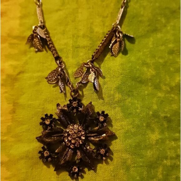 16" necklace with a rhinestone flower pendant - Picture 7 of 11
